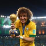 David Luiz posa com a taça - Crédito: Getty Images